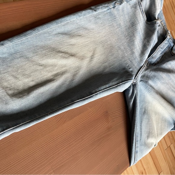 American Eagle - The Dream Jean - Picture 4 of 9